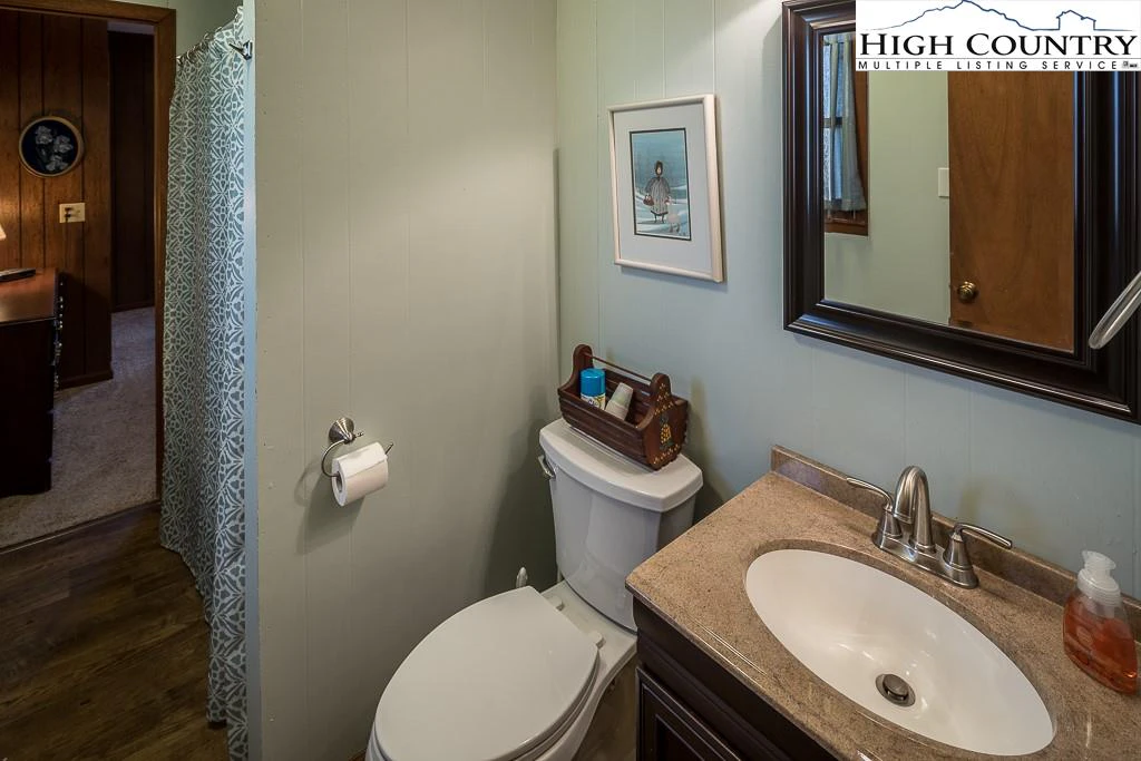 Image number 9 for the current listing