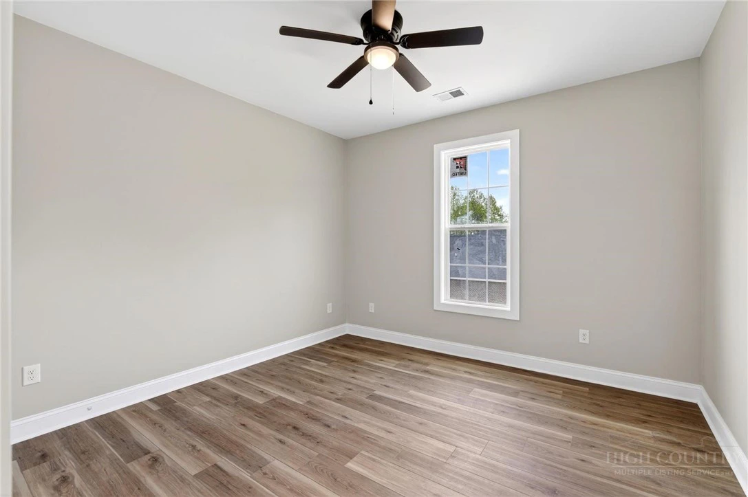 Image number 3 for the current listing