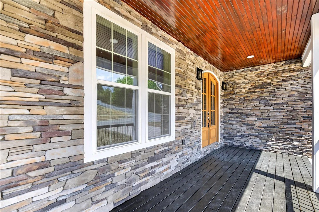 Image number 13 for the current listing