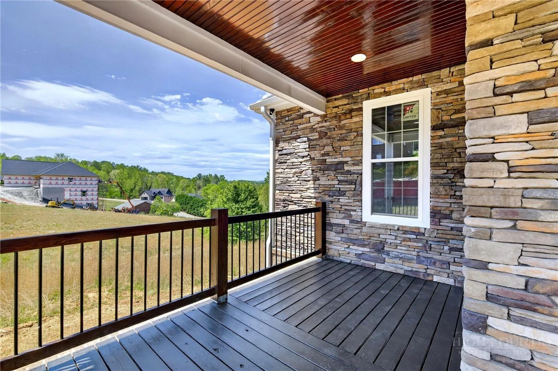 Image number 14 for the current listing