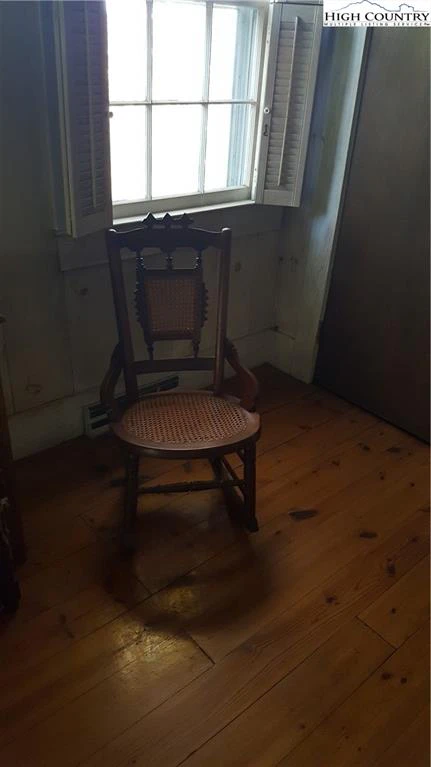 Image number 2 for the current listing