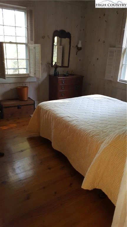 Image number 13 for the current listing