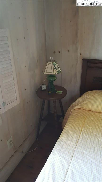 Image number 11 for the current listing