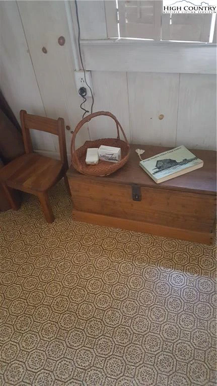 Image number 5 for the current listing