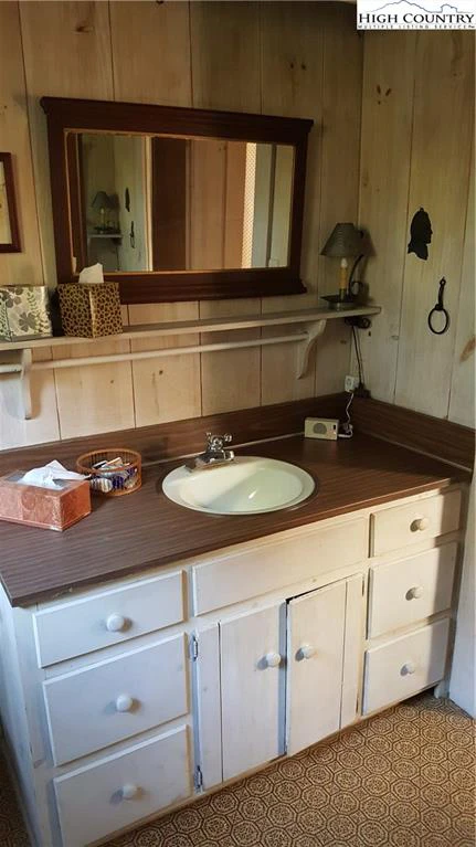 Image number 3 for the current listing