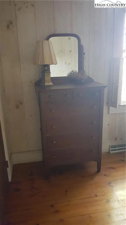 Image number 21 for the current listing