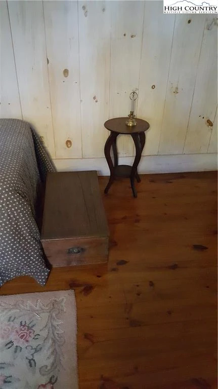 Image number 19 for the current listing