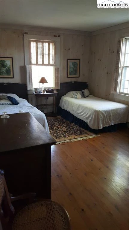 Image number 18 for the current listing