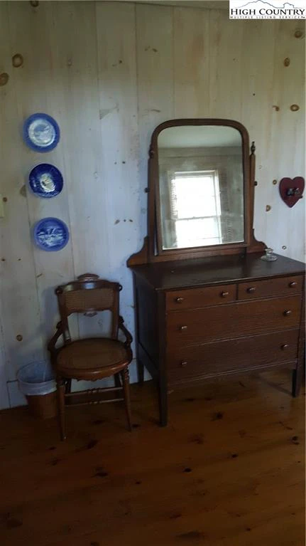 Image number 17 for the current listing