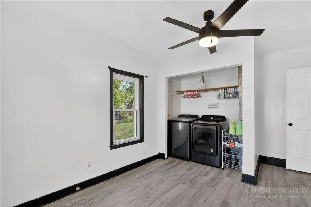 Image number 3 for the current listing