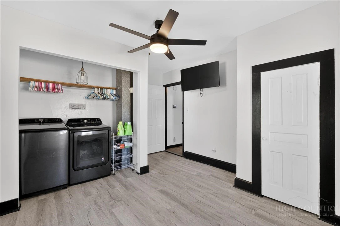 Image number 5 for the current listing