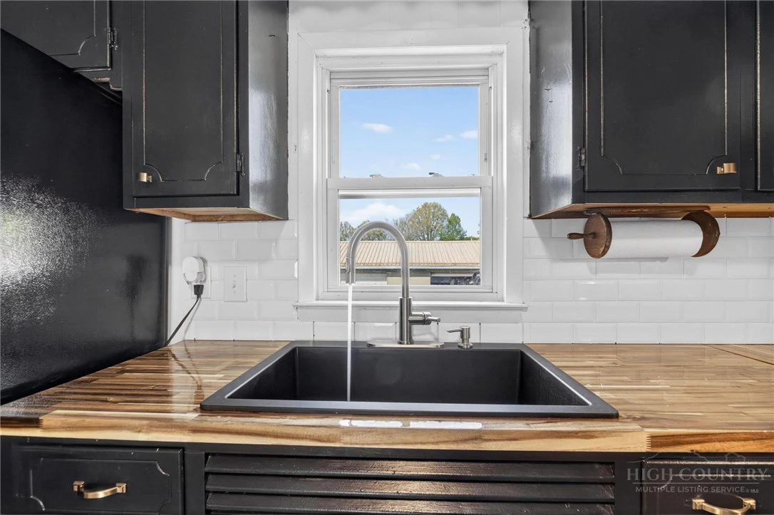 Image number 7 for the current listing