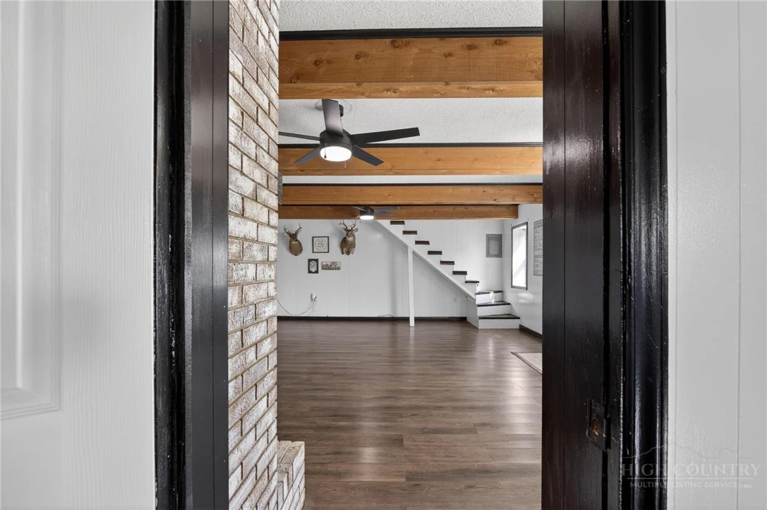 Image number 9 for the current listing