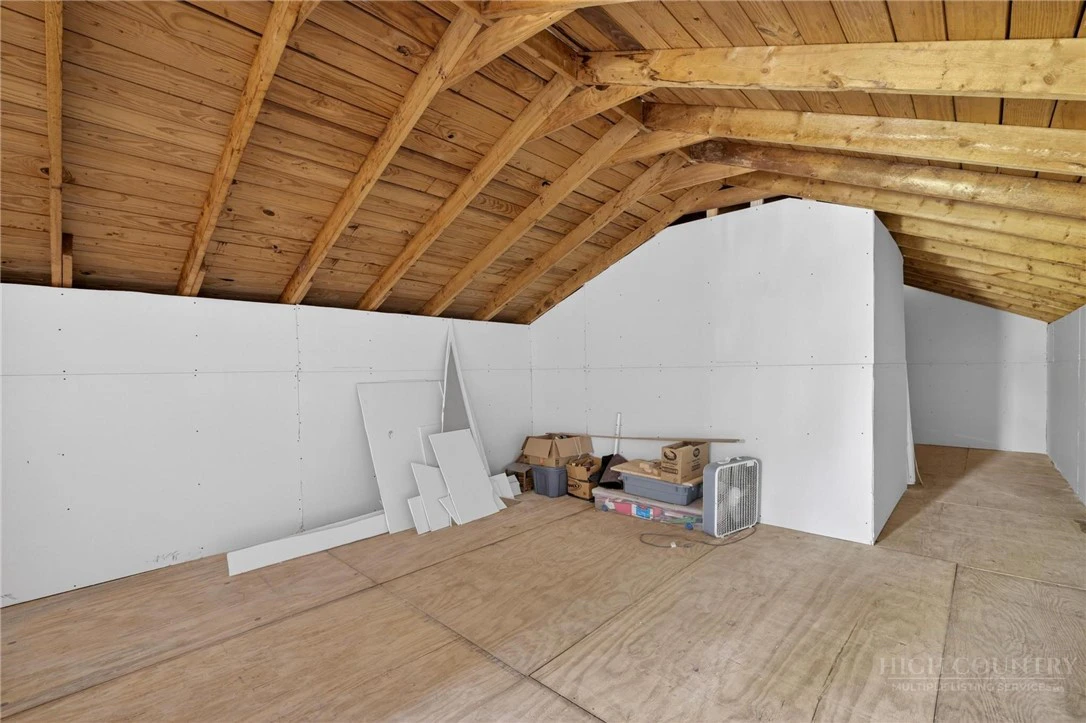 Image number 14 for the current listing