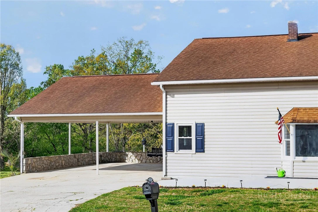 Image number 15 for the current listing