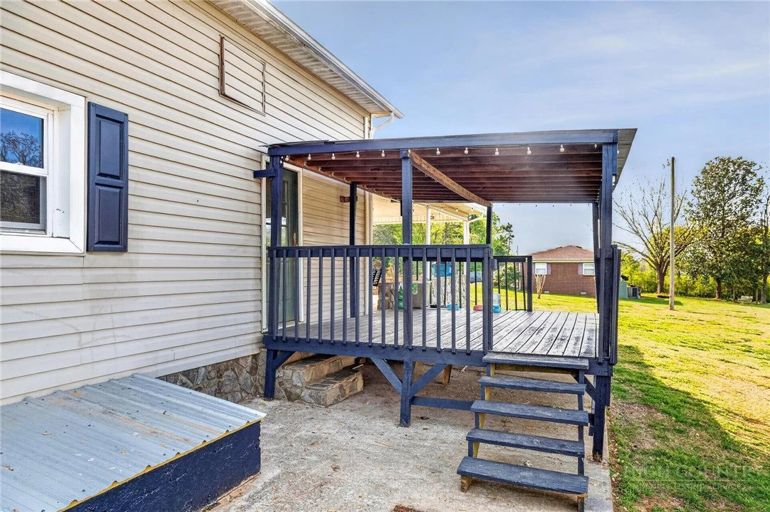Image number 16 for the current listing