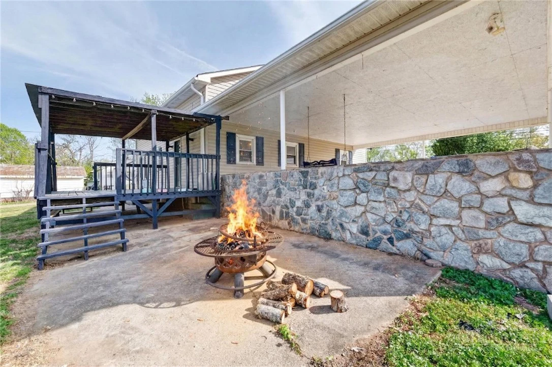 Image number 18 for the current listing