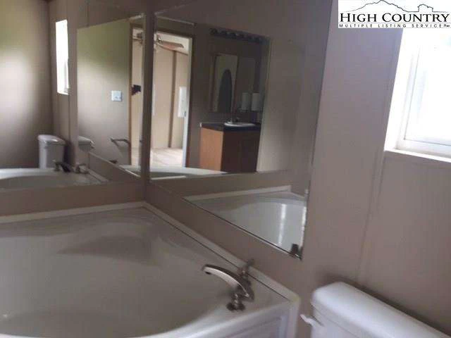 Image number 7 for the current listing