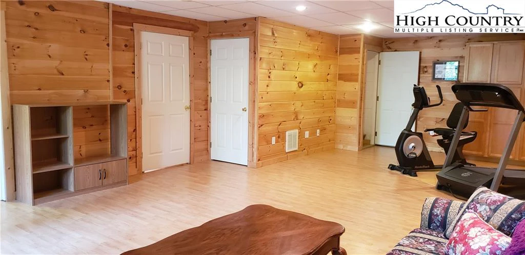 Image number 17 for the current listing