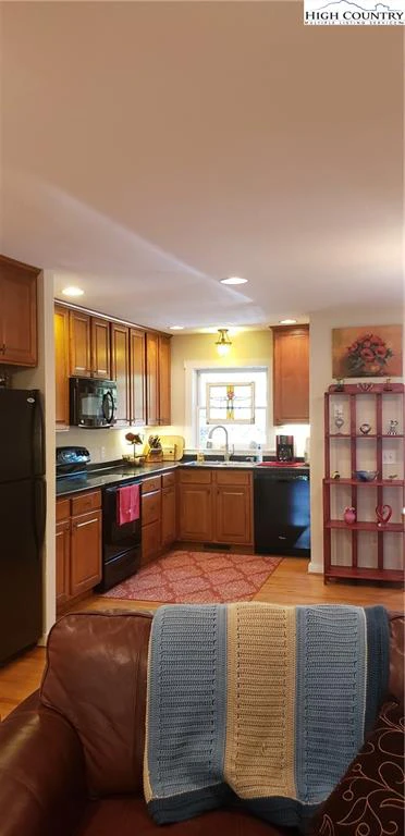 Image number 20 for the current listing
