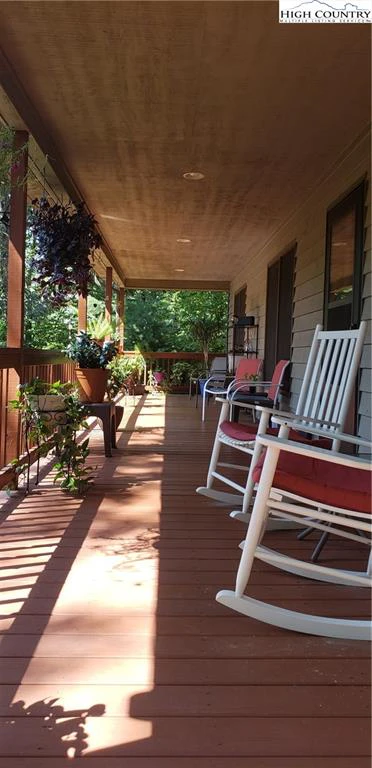 Image number 21 for the current listing
