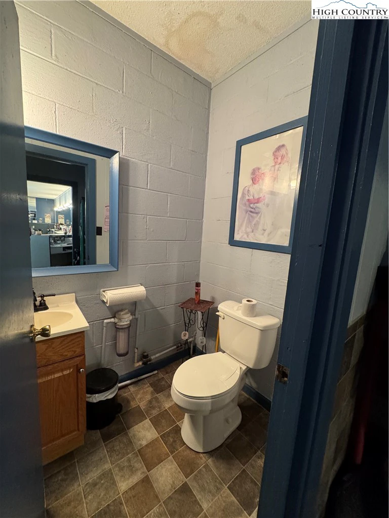 Image number 14 for the current listing