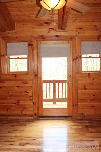 Image number 23 for the current listing
