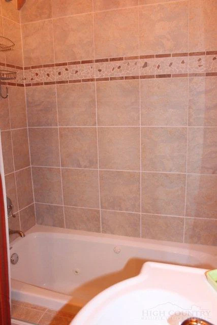 Image number 20 for the current listing