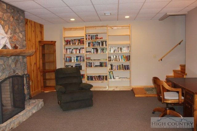 Image number 4 for the current listing