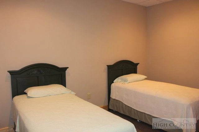 Image number 7 for the current listing