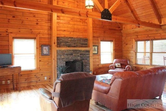 Image number 15 for the current listing