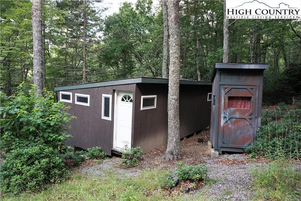 Image number 15 for the current listing