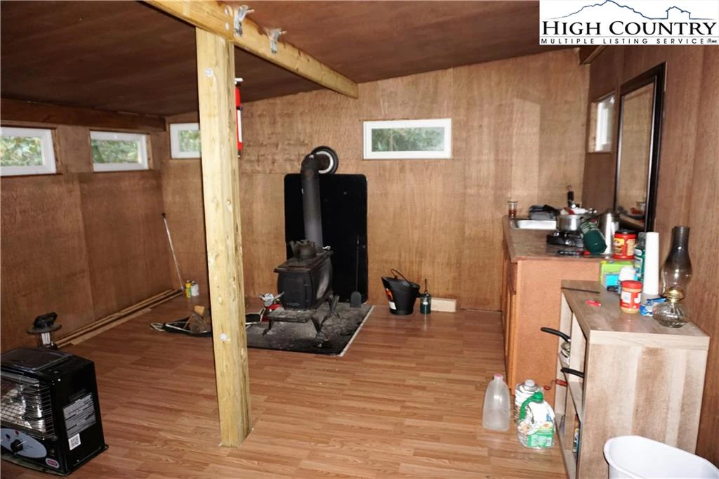 Image number 14 for the current listing