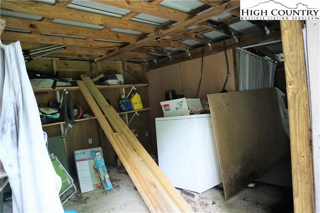 Image number 11 for the current listing