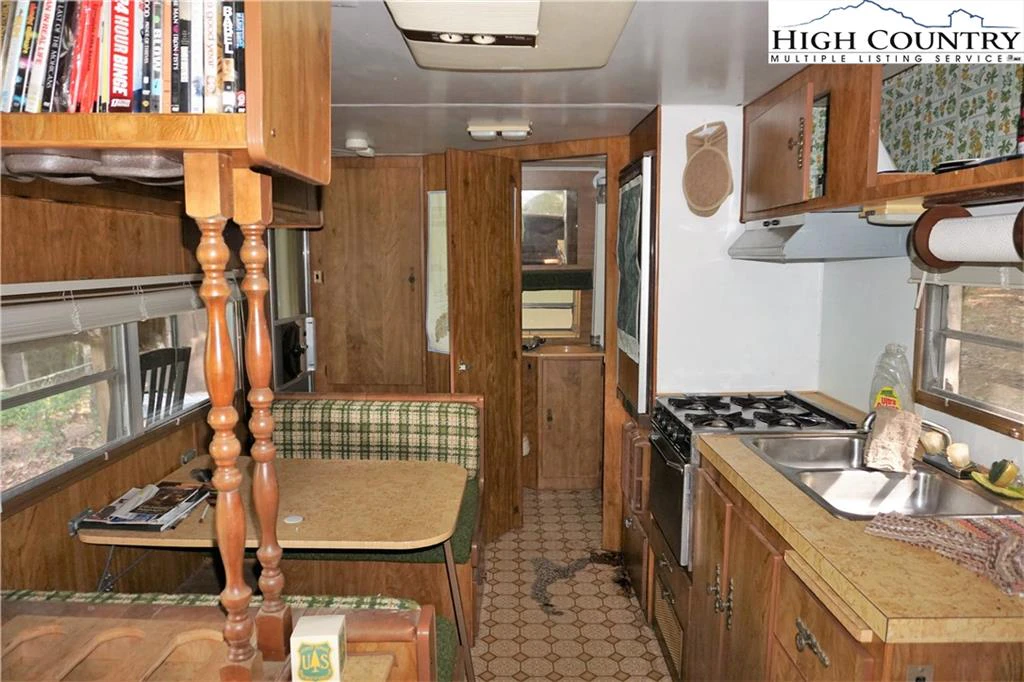 Image number 18 for the current listing