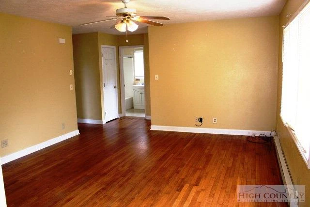 Image number 8 for the current listing