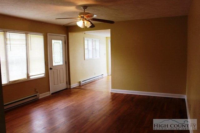 Image number 7 for the current listing
