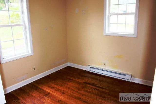 Image number 4 for the current listing