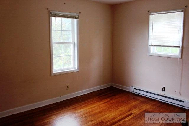Image number 3 for the current listing