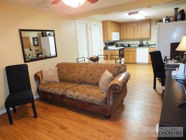 Image number 20 for the current listing