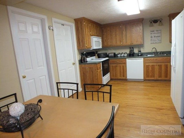 Image number 18 for the current listing