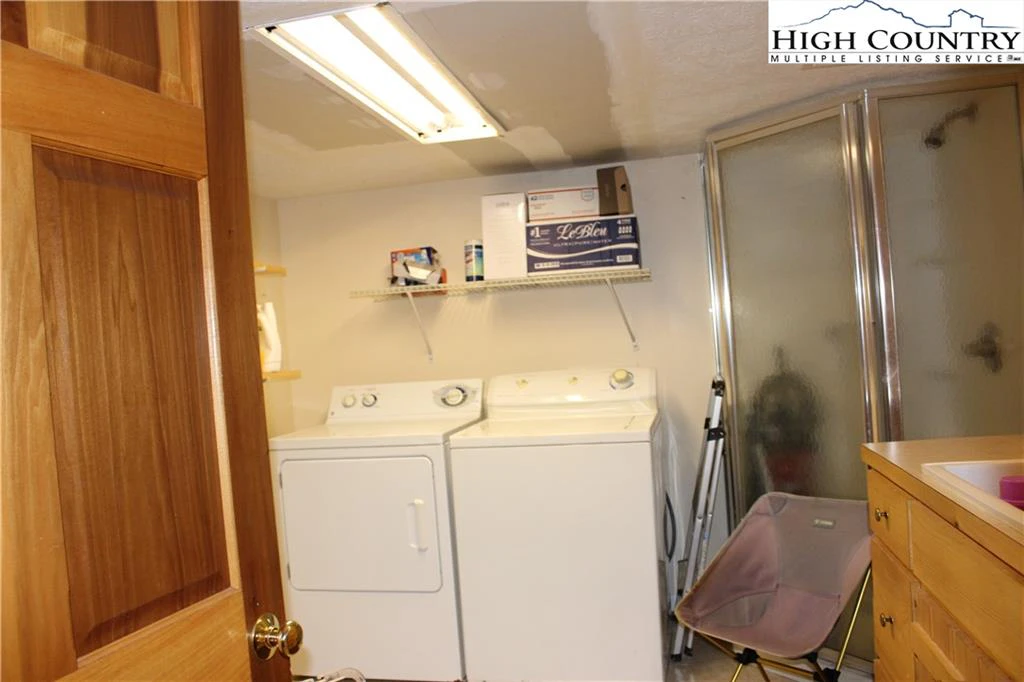 Image number 7 for the current listing