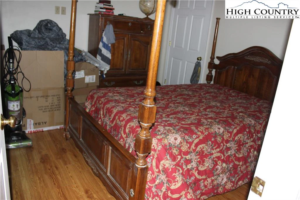 Image number 8 for the current listing