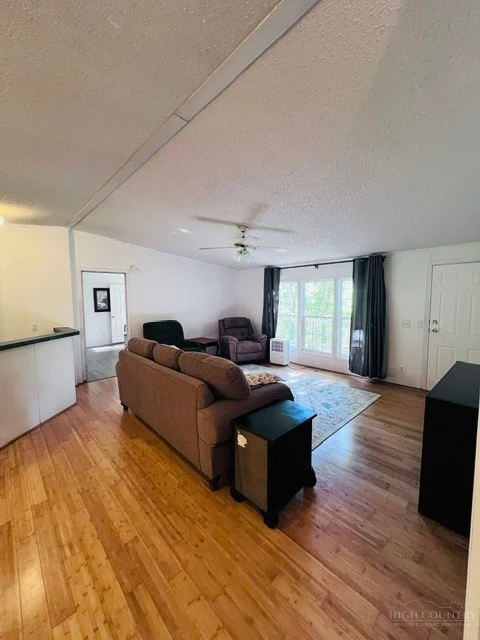 Image number 20 for the current listing