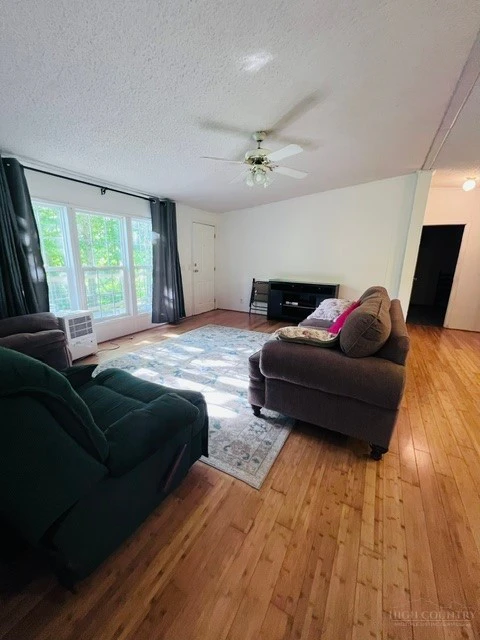 Image number 12 for the current listing