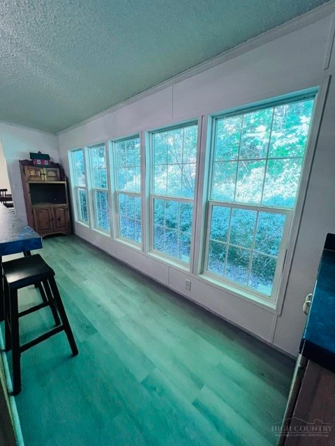 Image number 19 for the current listing