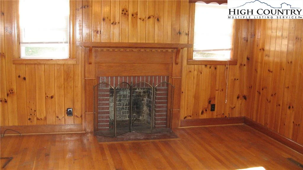 Image number 4 for the current listing