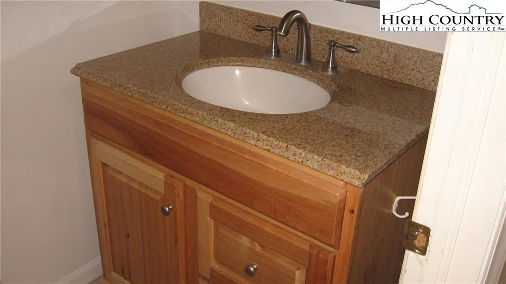 Image number 6 for the current listing