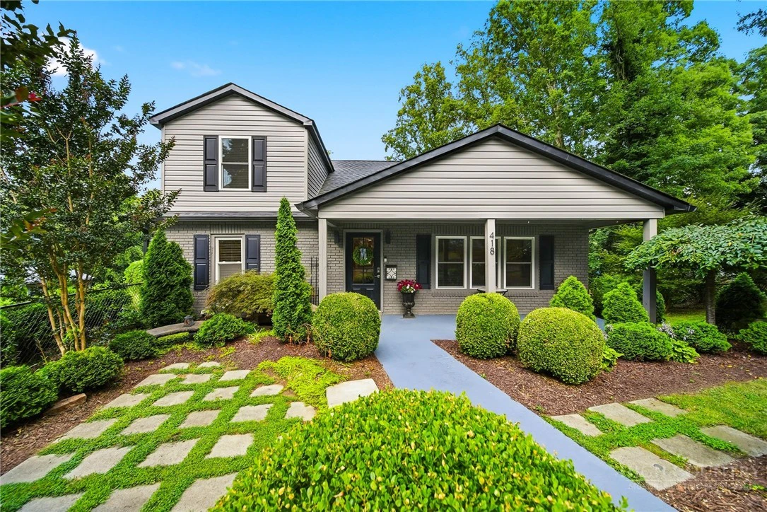 Image number 1 for the current listing