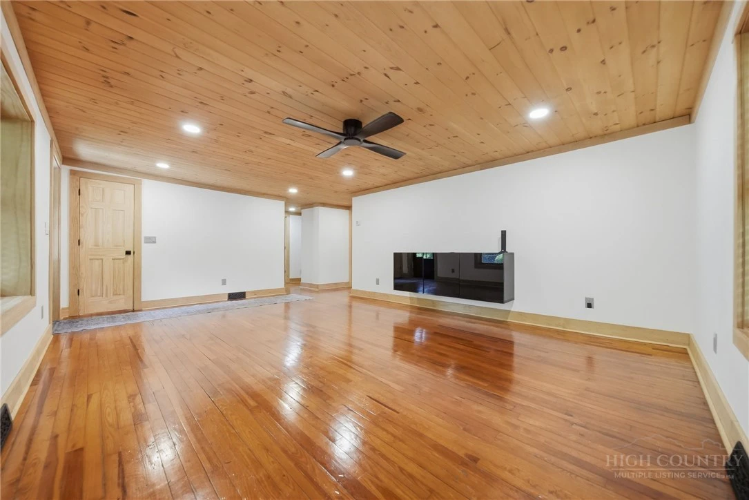 Image number 5 for the current listing